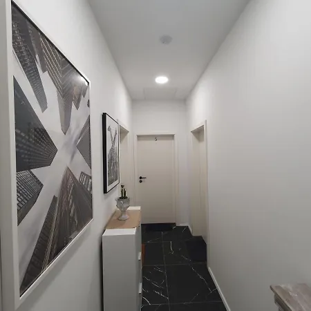 Chic Wendy In Centre Tour As Ljubljana