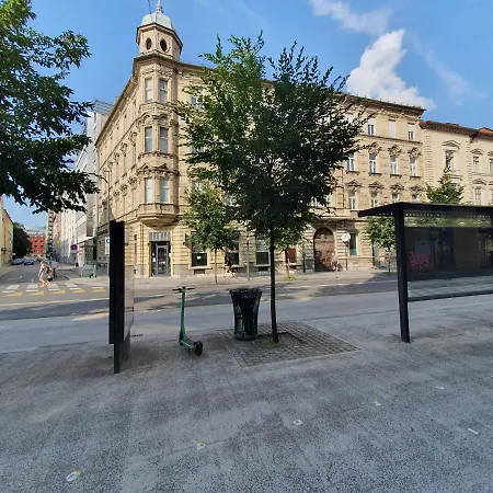 Chic Wendy In Centre Tour As Ljubljana