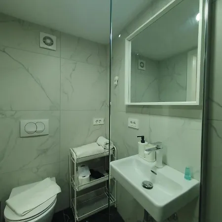 Chic Wendy In Centre Tour As