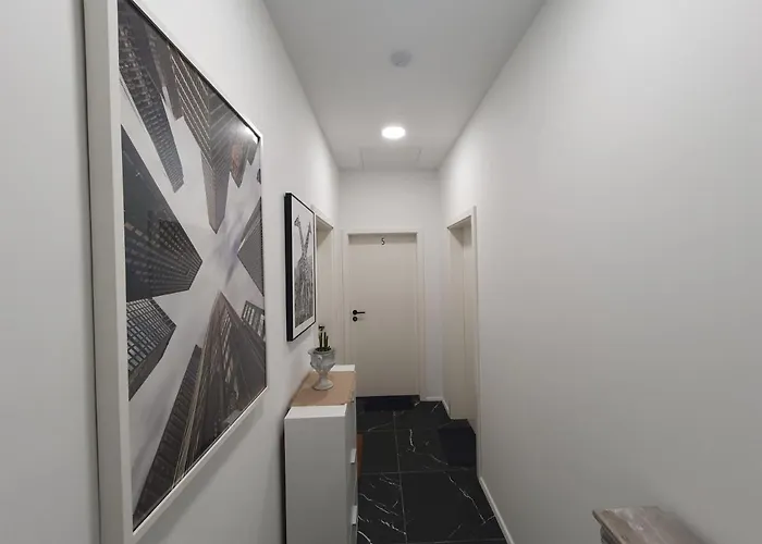 Chic Wendy In Centre Tour As Ljubljana