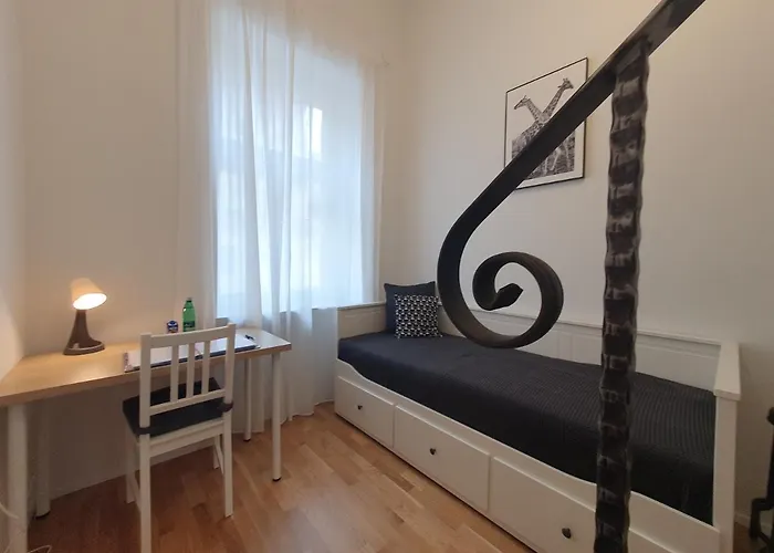 Chic Wendy In Centre Tour As Liubliana