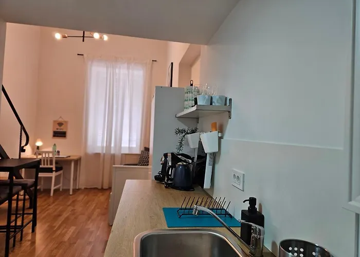 Chic Wendy In Centre Tour As *