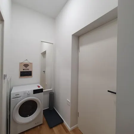 Chic Wendy In Centre Tour As Λιουμπλιάνα