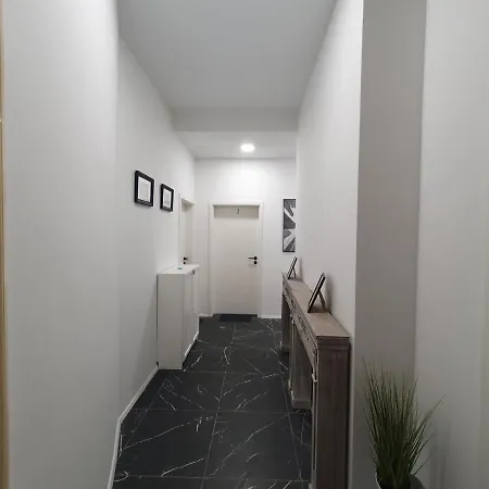 Chic Wendy In Centre Tour As Λιουμπλιάνα