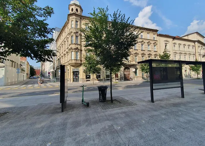 Chic Wendy In Centre Tour As Lublaň